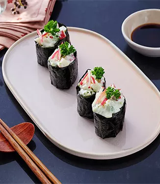 Gunkan Maki Sushi vegetariano com abacate e maçã