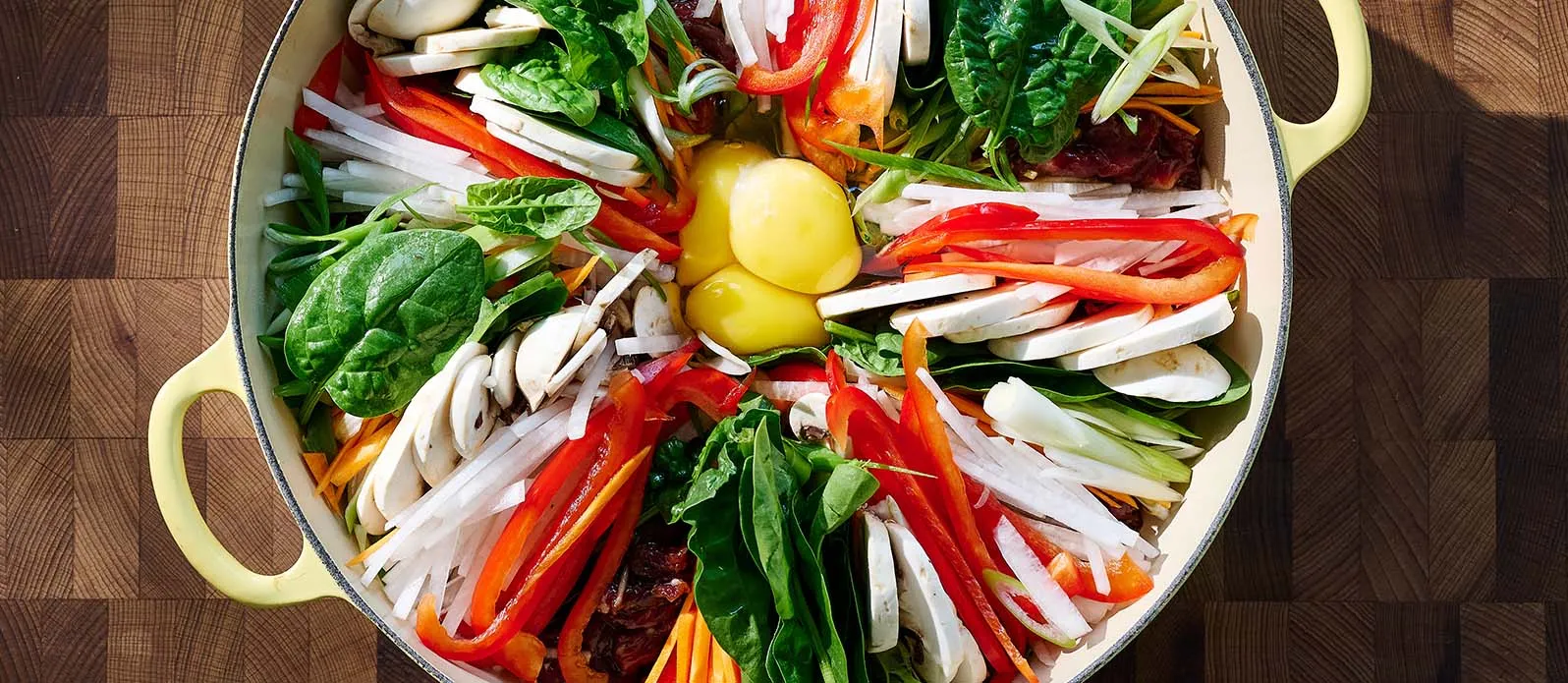 Hot pot coreano jeongol — estilo sukiyaki