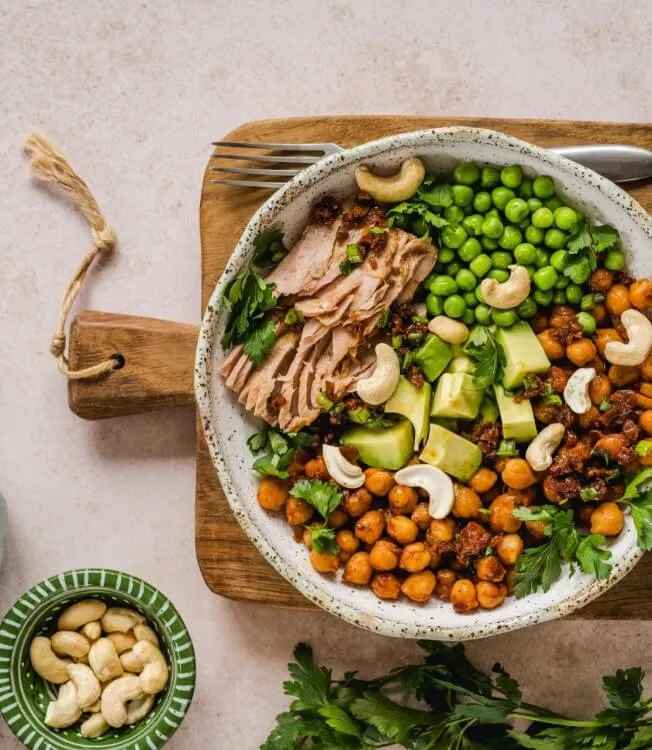 Bowl com grão-de-bico caramelizado em marinada de teriyaki