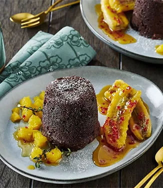 Suflé de soja com chocolate e banana frita