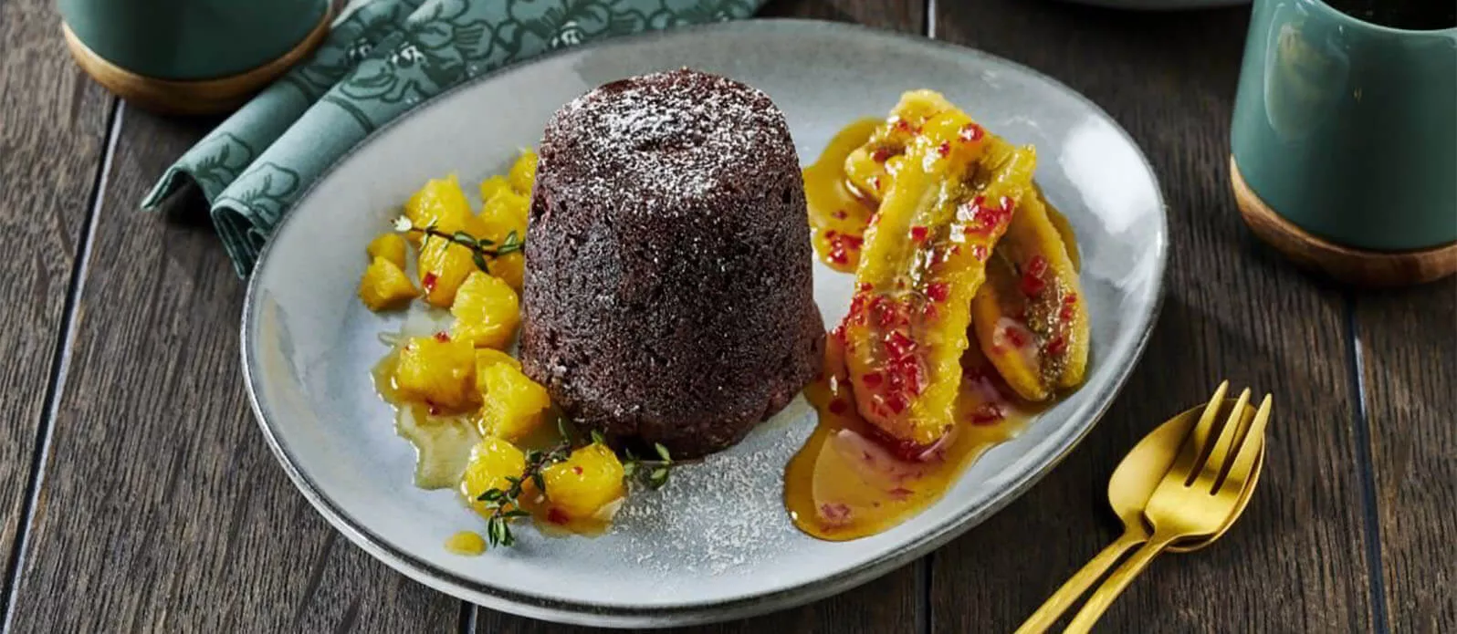 Suflé de soja com chocolate e banana frita