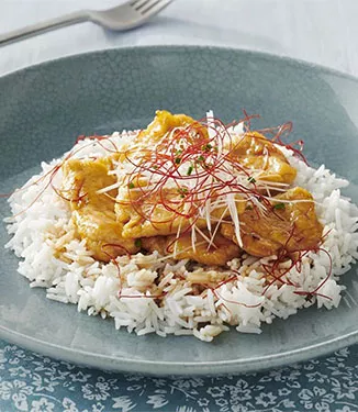 Frango salteado com molho de soja para arroz