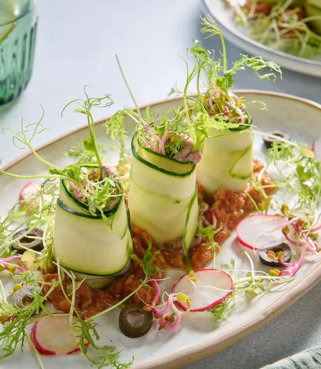 Cannellonis de courgette com feijão e ervilhas