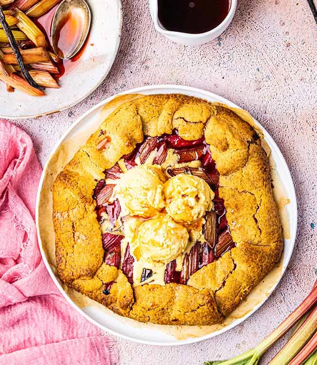 Tarte rústica de ruibarbo