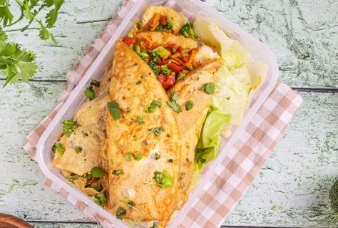 Omelete asiática com legumes salteados