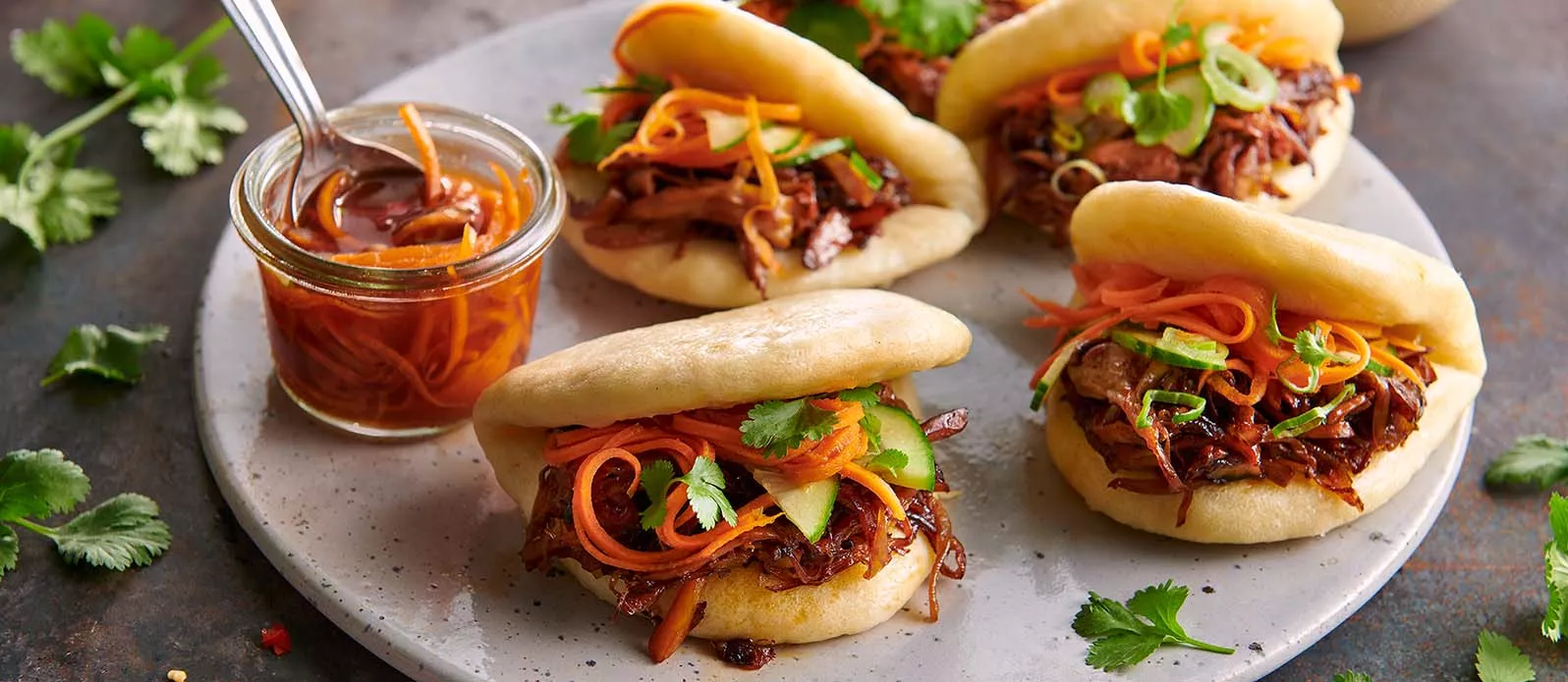 Bao de cogumelos ostra desfiados